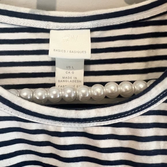 H&M Navy and White Fitted Short Sleeve T-Shirt size Large - Picture 2 of 3